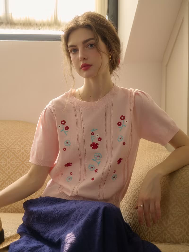Isolde 圓領碎花刺繡上衣