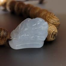 【親翠】天然翡翠 冰膠慵懶臥姿美貔貅手牌