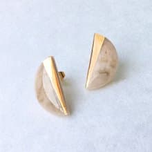 ハーフムーンマーブル(ベージュ)ピアス/イヤリング