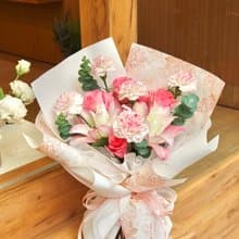 霞光依依 玫瑰百合康乃馨手綁花束 母親節祝福限定