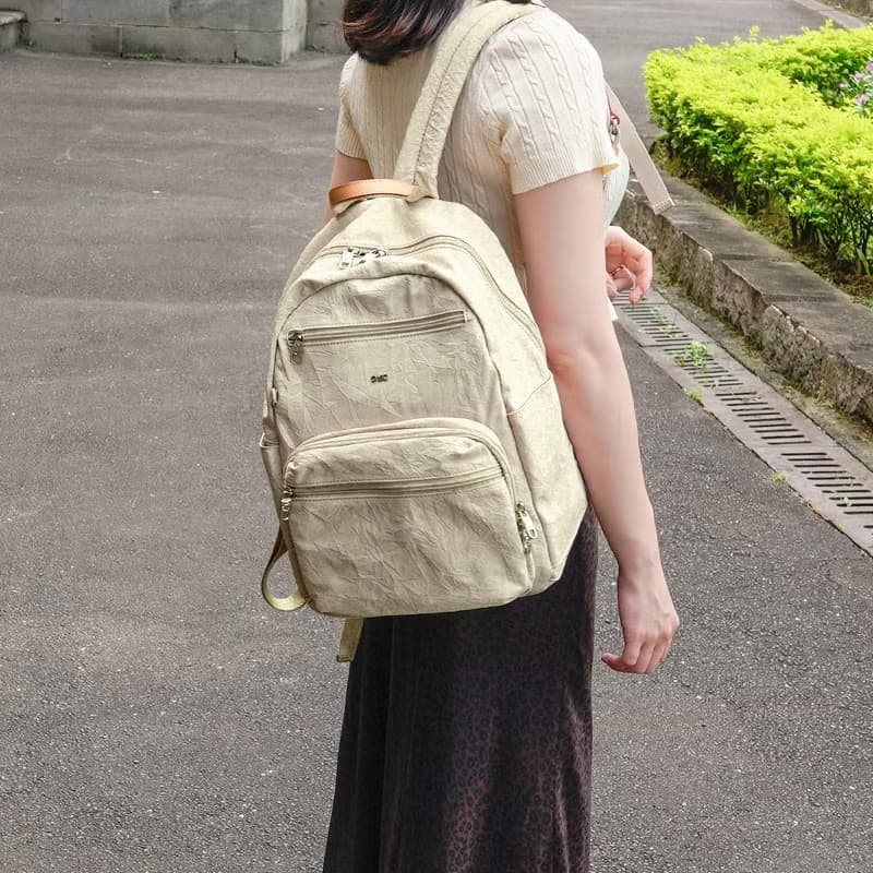 (淺杏色)必buy輕盈紙感旅行後背包33531