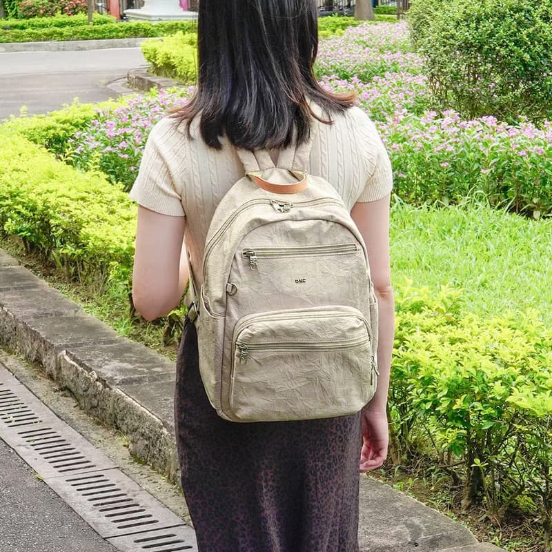 (淺杏色)必buy輕盈紙感旅行後背包33531