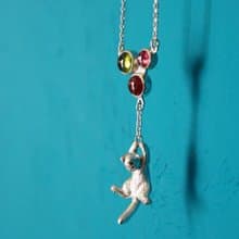 風船をつかまえた白猫ペンダント 3色のトルマリン グリーン、ピンク、レッド