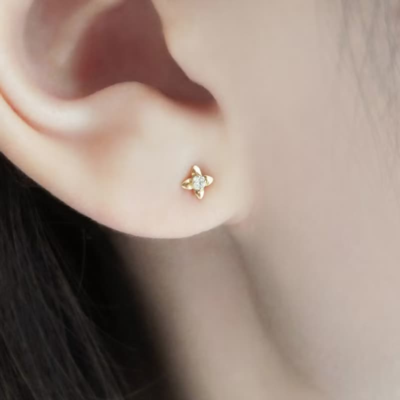 【Second Earrings】 18K 黃金迷你花朵耳環0.04ct