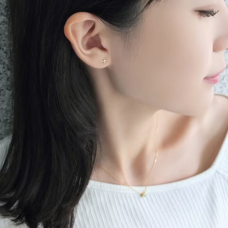 【Second Earrings】 18K 黃金迷你花朵耳環0.04ct