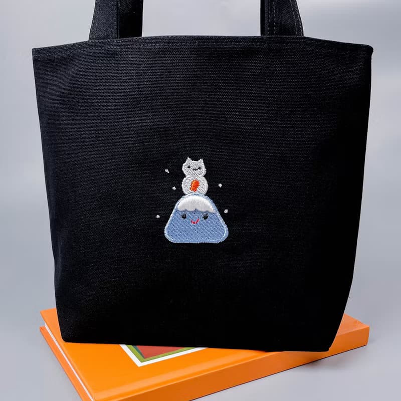 【富士山與雪貓】立體刺繡|帆布波奇包|附聖誕包裝