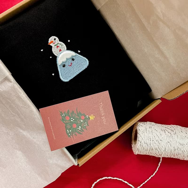 【富士山與雪貓】立體刺繡|帆布波奇包|附聖誕包裝