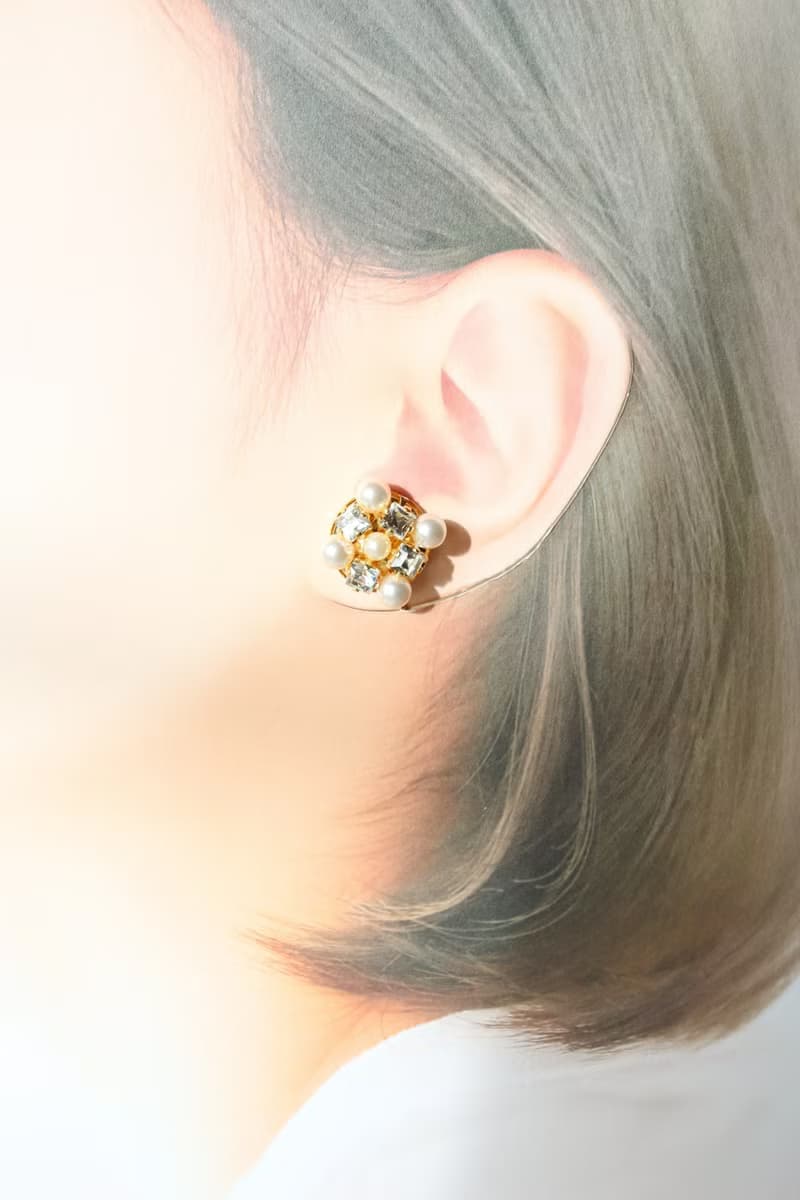 クリスタルとパールの菱形ビジューイヤリング