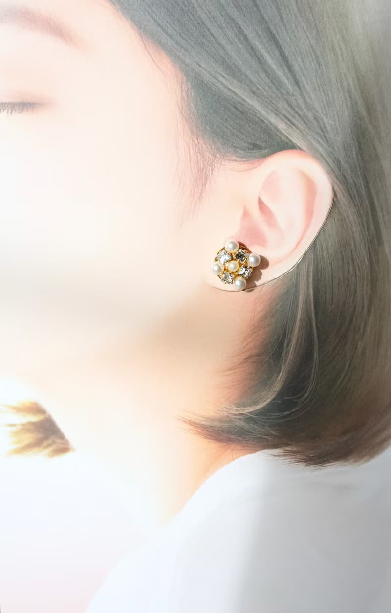 クリスタルとパールの菱形ビジューイヤリング