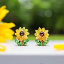 ポジティブひまわりのビジューピアス　イヤリング