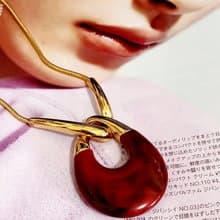 vintage jewelry Trifari 金色勃艮第酒紅樹脂垂墜 項鍊