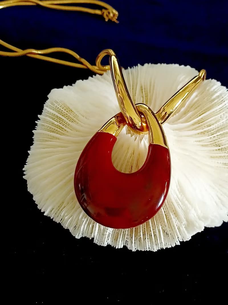 vintage jewelry Trifari 金色勃艮第酒紅樹脂垂墜 項鍊