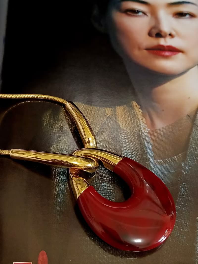 vintage jewelry Trifari 金色勃艮第酒紅樹脂垂墜 項鍊