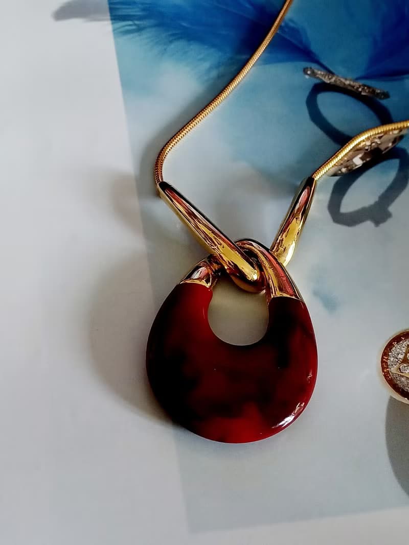 vintage jewelry Trifari 金色勃艮第酒紅樹脂垂墜 項鍊