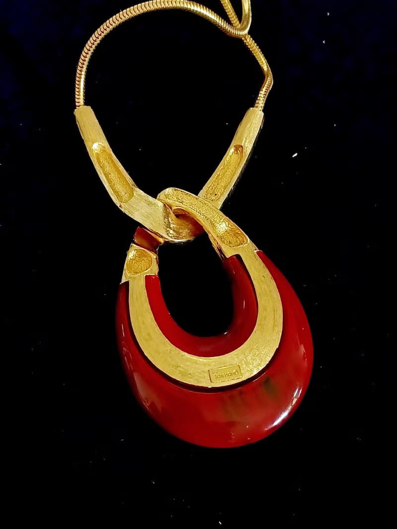vintage jewelry Trifari 金色勃艮第酒紅樹脂垂墜 項鍊