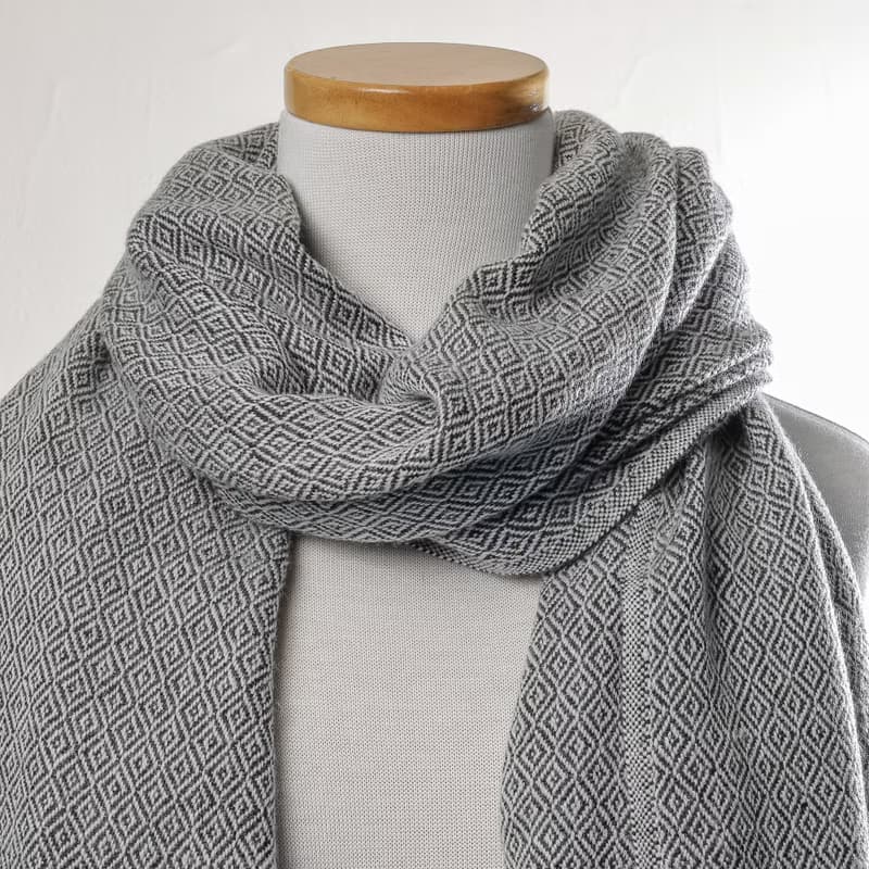 【厚款】喀什米爾羊毛圍巾/披肩  鑽石紋黑灰色 手工機織