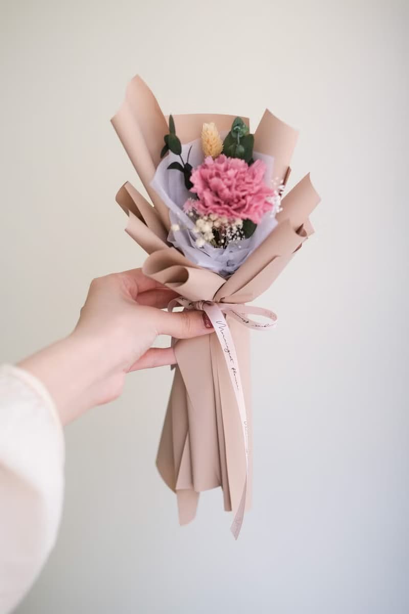 cherry blossom-單朵永生康乃馨花束