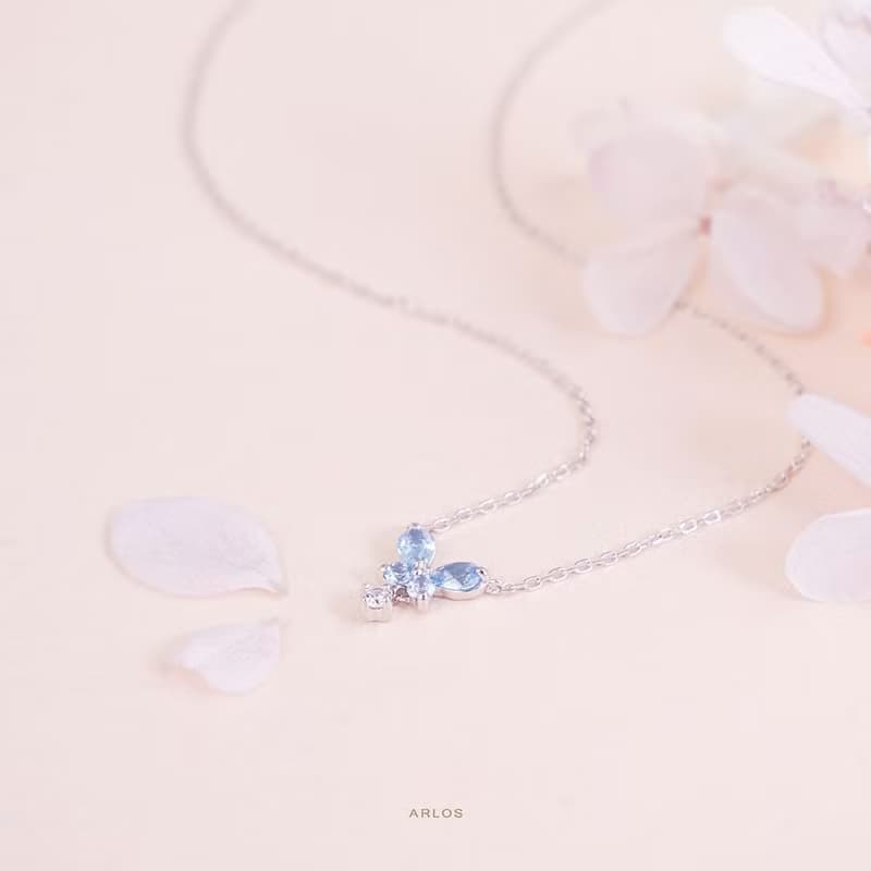 L'amour 氣質蝴蝶項鏈 (白金色)