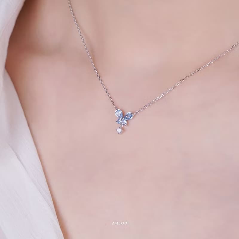 L'amour 氣質蝴蝶項鏈 (白金色)