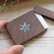 木製名刺入れ　雪の結晶