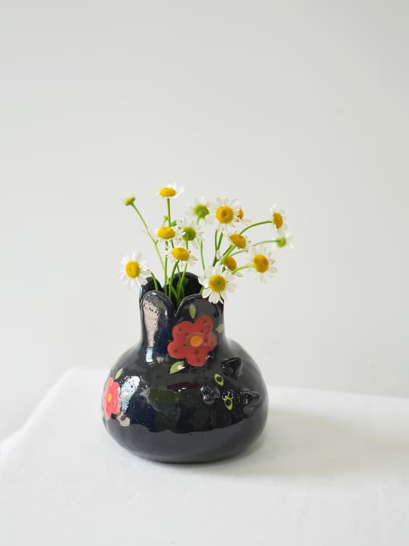 花の器皿 • 綻放黑貓