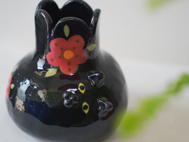 花の器皿 • 綻放黑貓