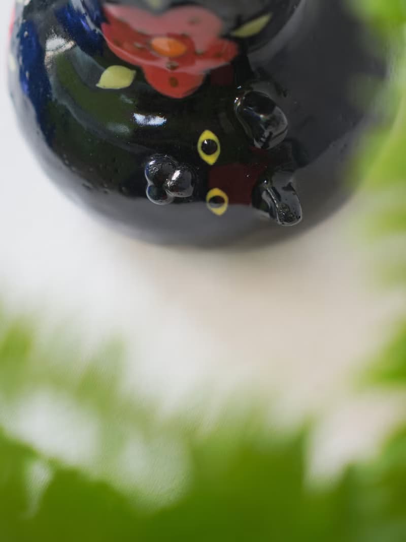 花の器皿 • 綻放黑貓