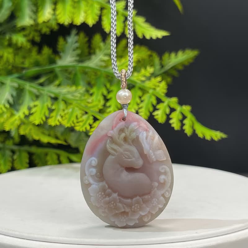 高品質鹽源瑪瑙吊墜項錬粉紫啞光手雕一鹿生花富貴吉祥福祿同壽