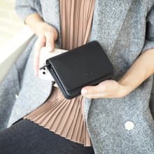 Crepe 真牛皮摺疊錢包/短夾 : 黑色