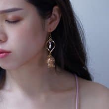 Gaia 香檳金扭轉金屬水晶垂墜玫瑰花苞耳環