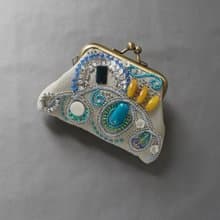 ビーズ刺繍の小さながま口 12　グレー　カラフル　ビーズ刺繍　ギフト　母の日　敬老の日　クリスマス　マチなしポーチ