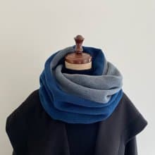 かぶるだけでオシャレ見え　軽くてあたたかいフリース素材のバイカラースヌード　ネイビー　チャコールグレー　メンズ　レディース　男女兼用　ユニセックス