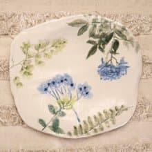 【畢業禮物】藝術手捏陶藍紫花影白瓷盤安全無毒釉下彩自然壓印