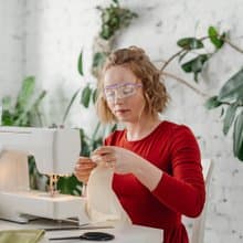 織布縫紉幫手 日本Hazuki眼鏡式放大鏡1.32倍-大鏡片(亮紫) 聖誕