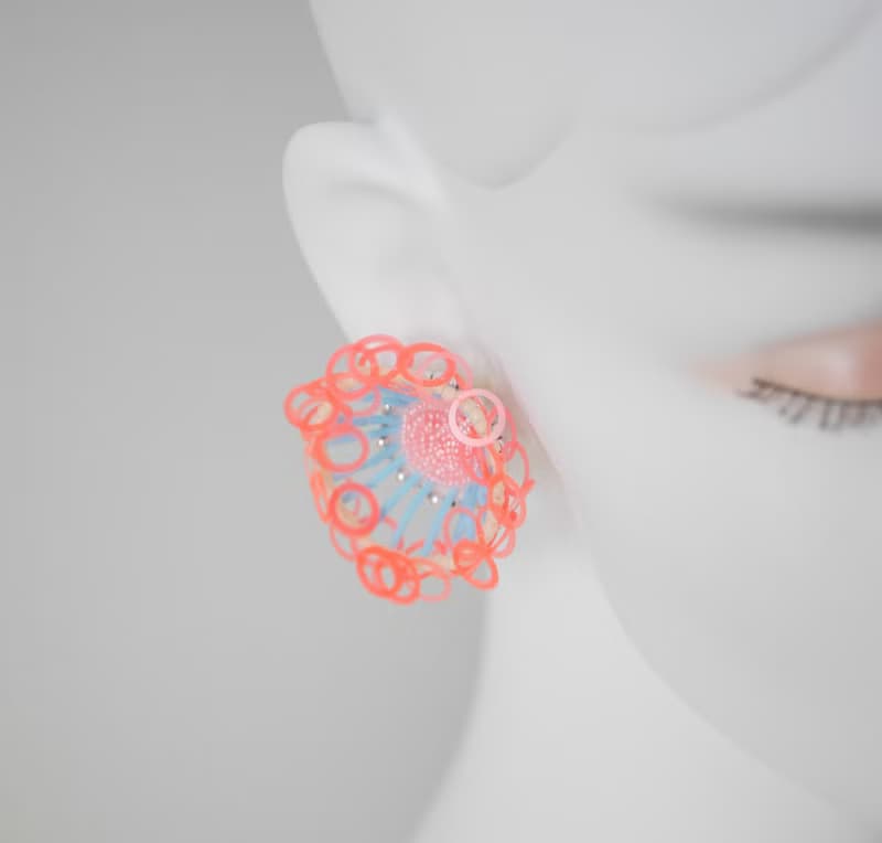 tsububu【受注制作】/ビーズ刺繍/微生物/太陽/イヤリング/ピアス