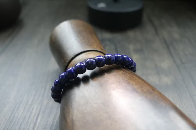 Imperial lapis lazuli bracelet with natural texture and simp