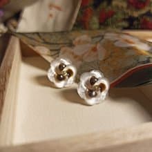 【限定】古董鈕扣耳環 / 山茶花 - Vintage復古風格