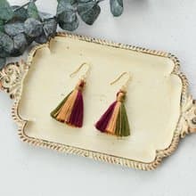 あき　タッセルピアス・イヤリング　こっくりカラー