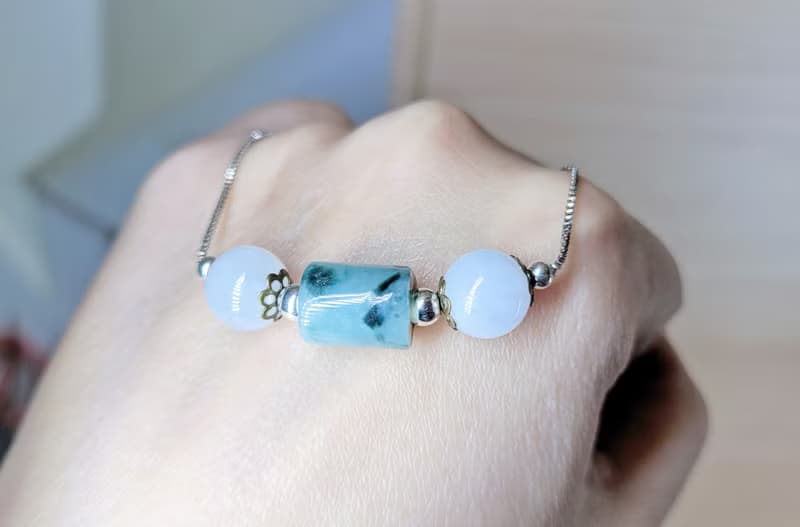 【親翠】天然翡翠 純銀綠飄烏雞桶珠轉運調節手鏈