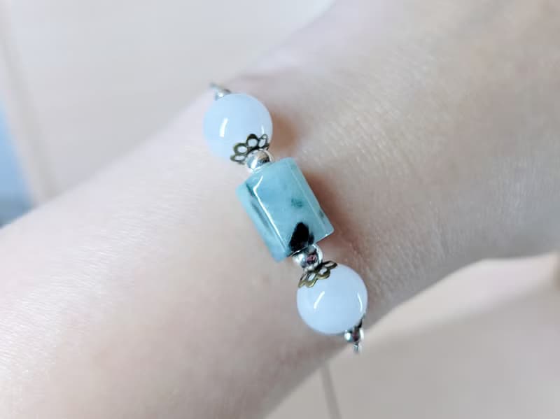 【親翠】天然翡翠 純銀綠飄烏雞桶珠轉運調節手鏈