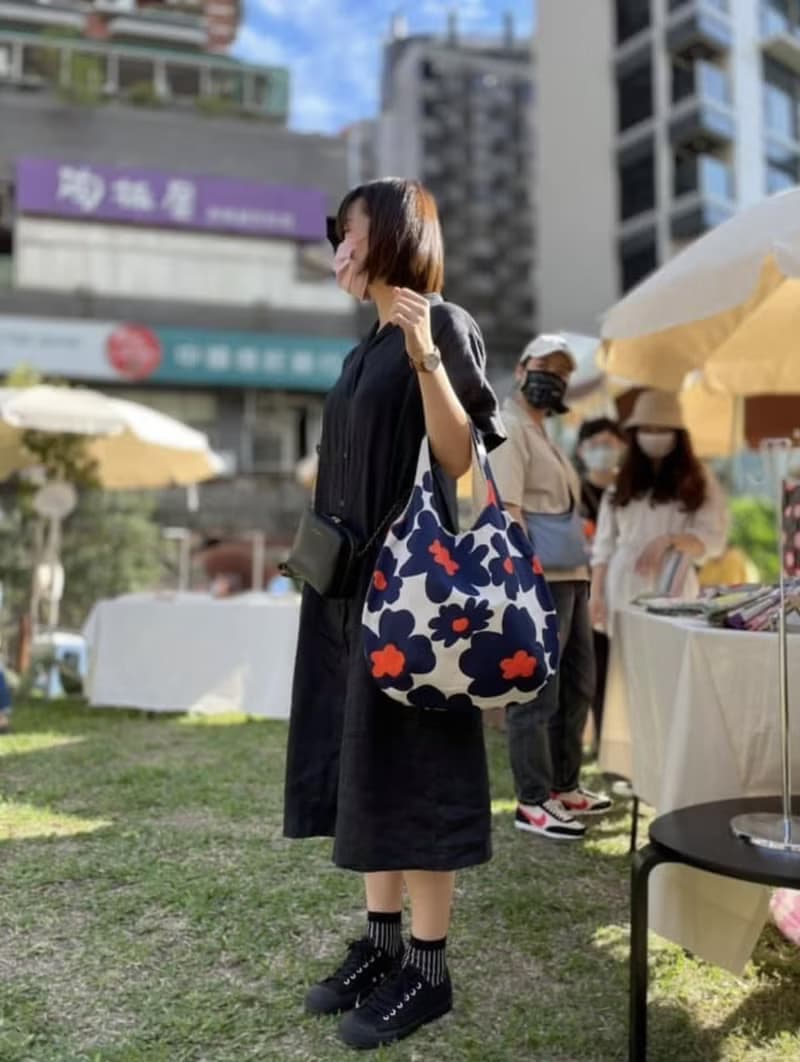 北歐大花 罌粟花。丸形肩背包。雙內袋。2款。日本設計布