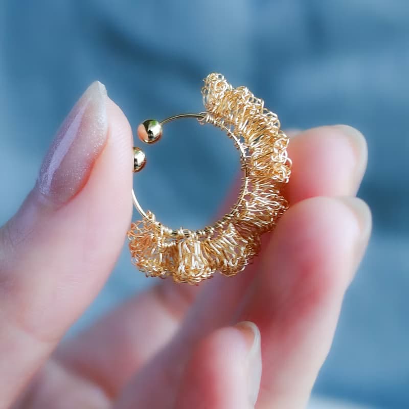 澎澎蕾絲 金屬鉤織耳骨夾 金色