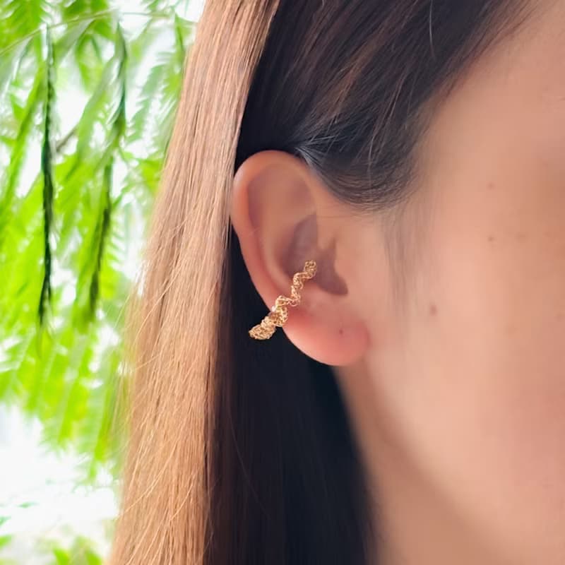 澎澎蕾絲 金屬鉤織耳骨夾 金色