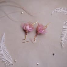 Sara 粉橘雙色金屬鏈條紗花耳環