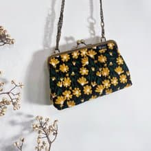 立體刺繡黑黃花 口金包 手拿包 側背包 肩背包 隨身包 化妝包