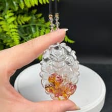 冰透巴西紅膠花水晶吊墜 立體手雕九尾狐俏色蝴蝶項鏈 柔和包容心