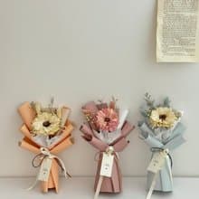 手工羽葉太陽花花束(小) - 畢業花束 附提袋