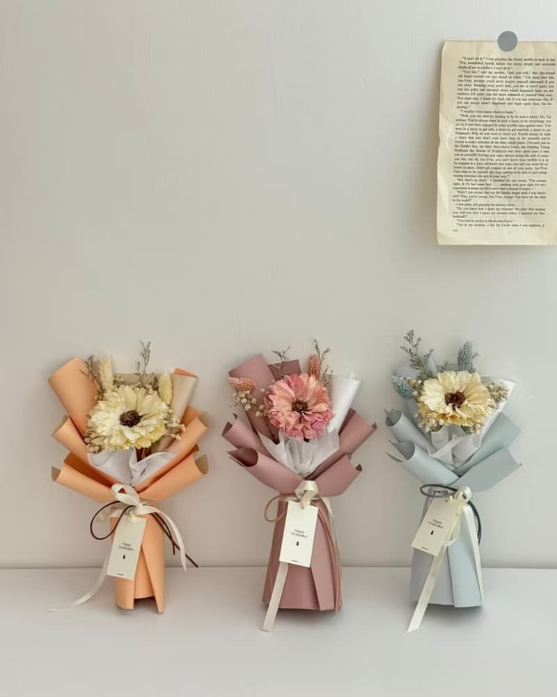 手工羽葉太陽花花束(小) - 畢業花束 附提袋