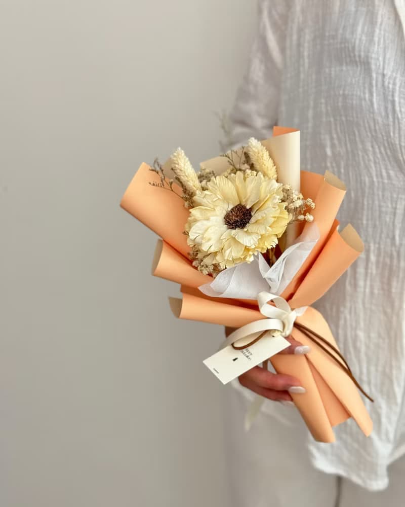 手工羽葉太陽花花束(小) - 畢業花束 附提袋