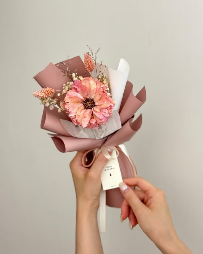 手工羽葉太陽花花束(小) - 畢業花束 附提袋